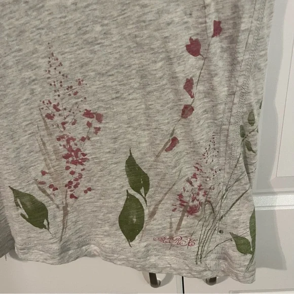 Aerie Light Gray and Pink Floral V-Neck Tee- Medium - Picture 4 of 4